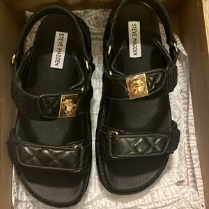 Steve Madden “ big Mona “ platform sandal with quilted detail